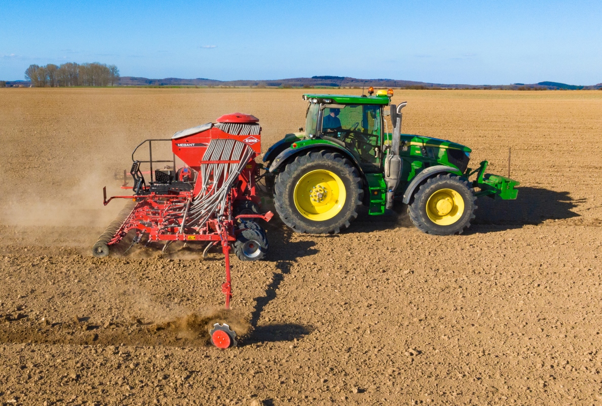 Mounted min-till seed drills MEGANT 722 R and 802 R