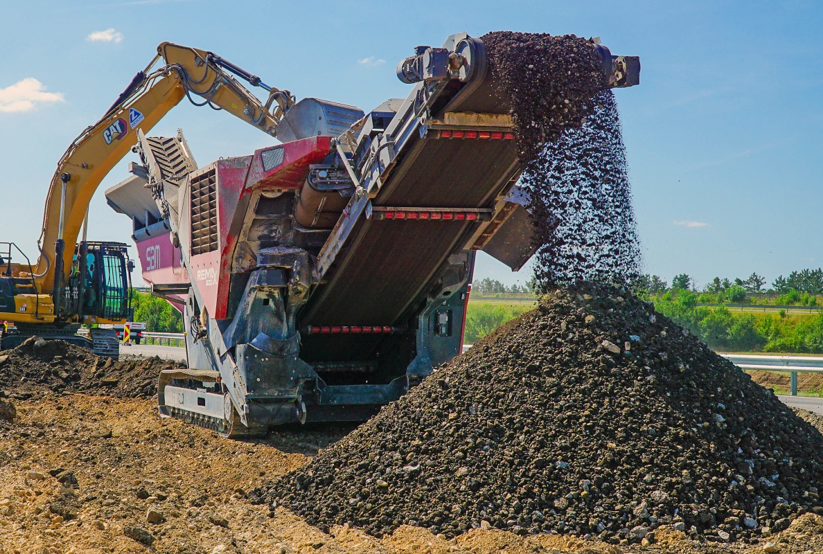As a primary crusher, the REMAX 600 produces up to 600 tph.