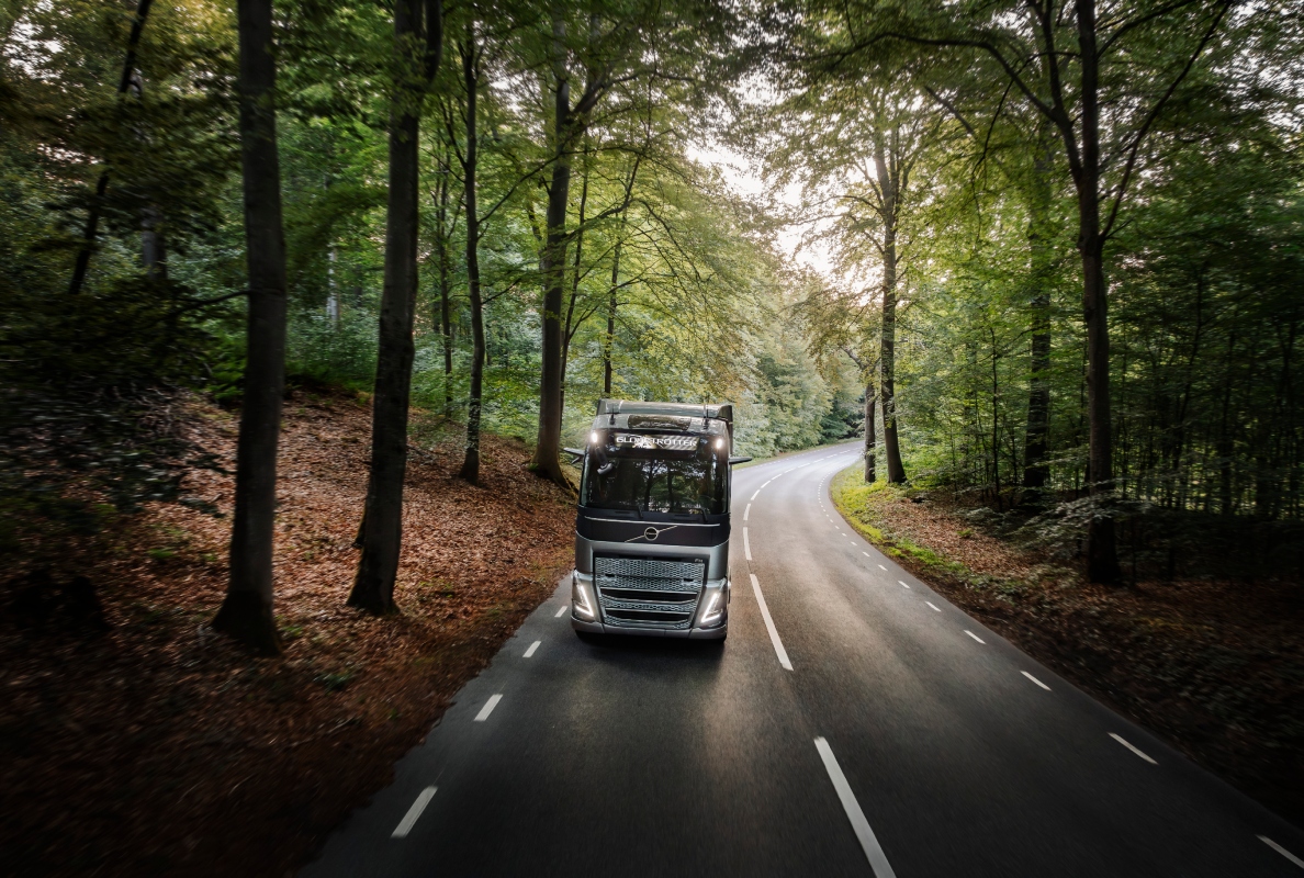 Volvo Trucks launches world-first stop/start engine technology to save fuel and CO2