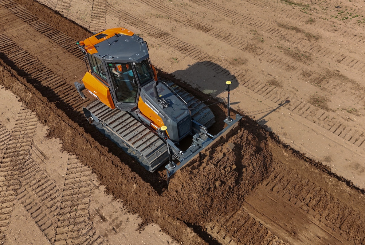Develon and Leica Geosystems Expand 3D Machine Control Options for DD130-7 Dozer