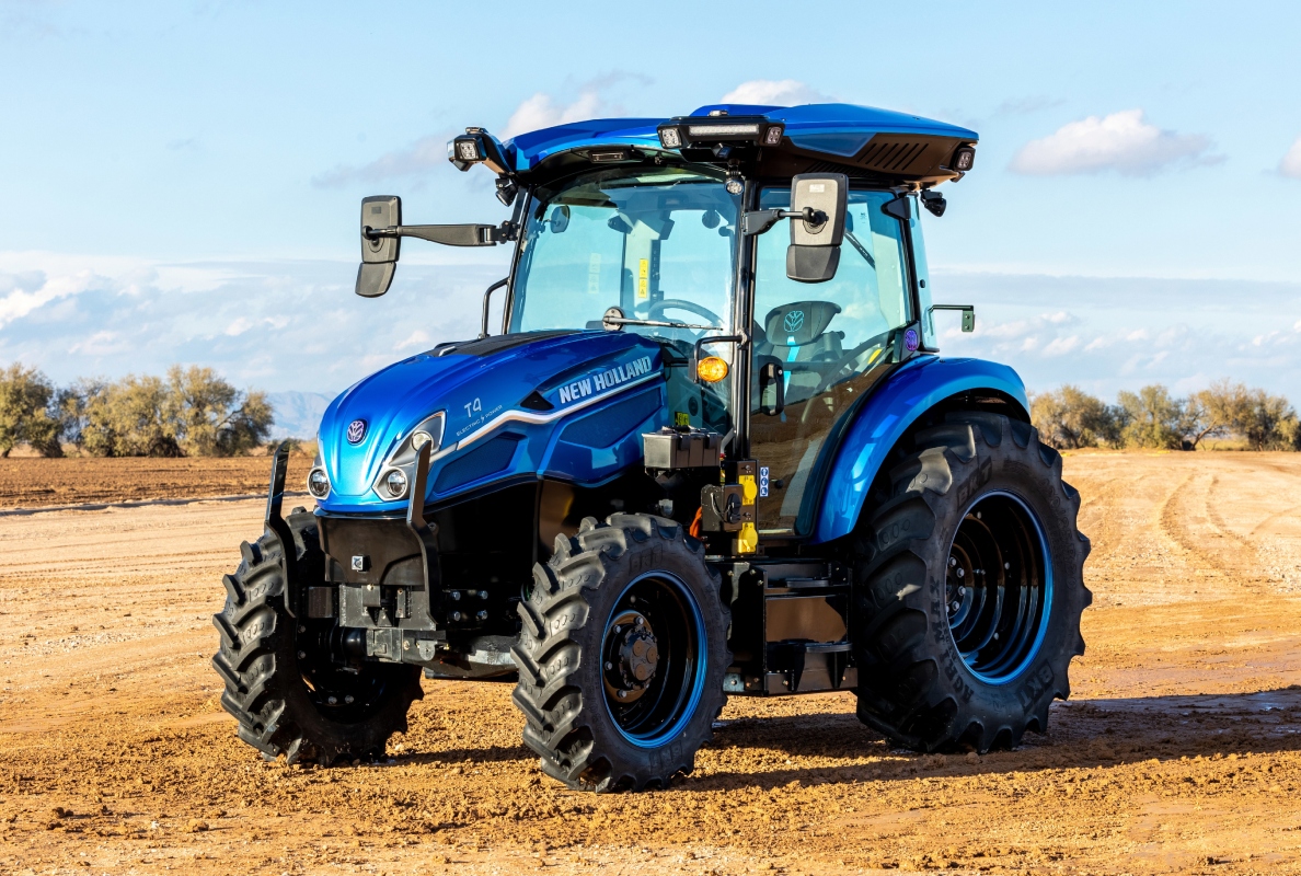 Good Design Award 2023. New Holland wins with CR11 Combine Harvester and with T4 Electric Power Tractor