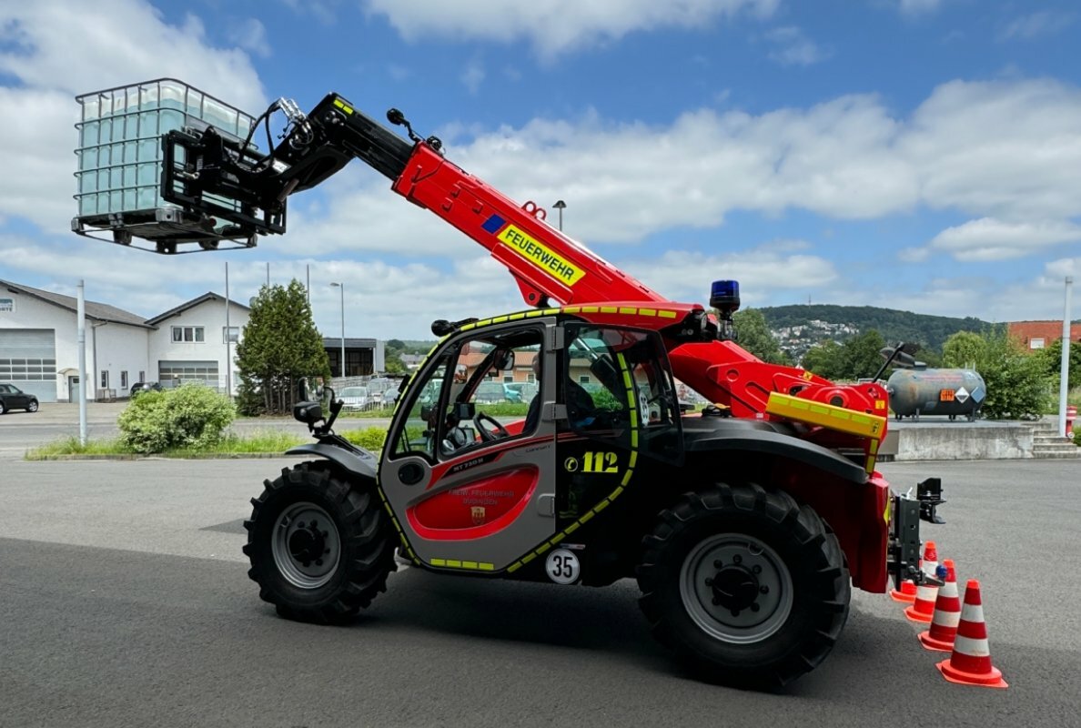 A flexible powerhouse: Equipped with specialized features and the appropriate attachments, the MT 730 H is perfectly prepared for a wide range of operations.