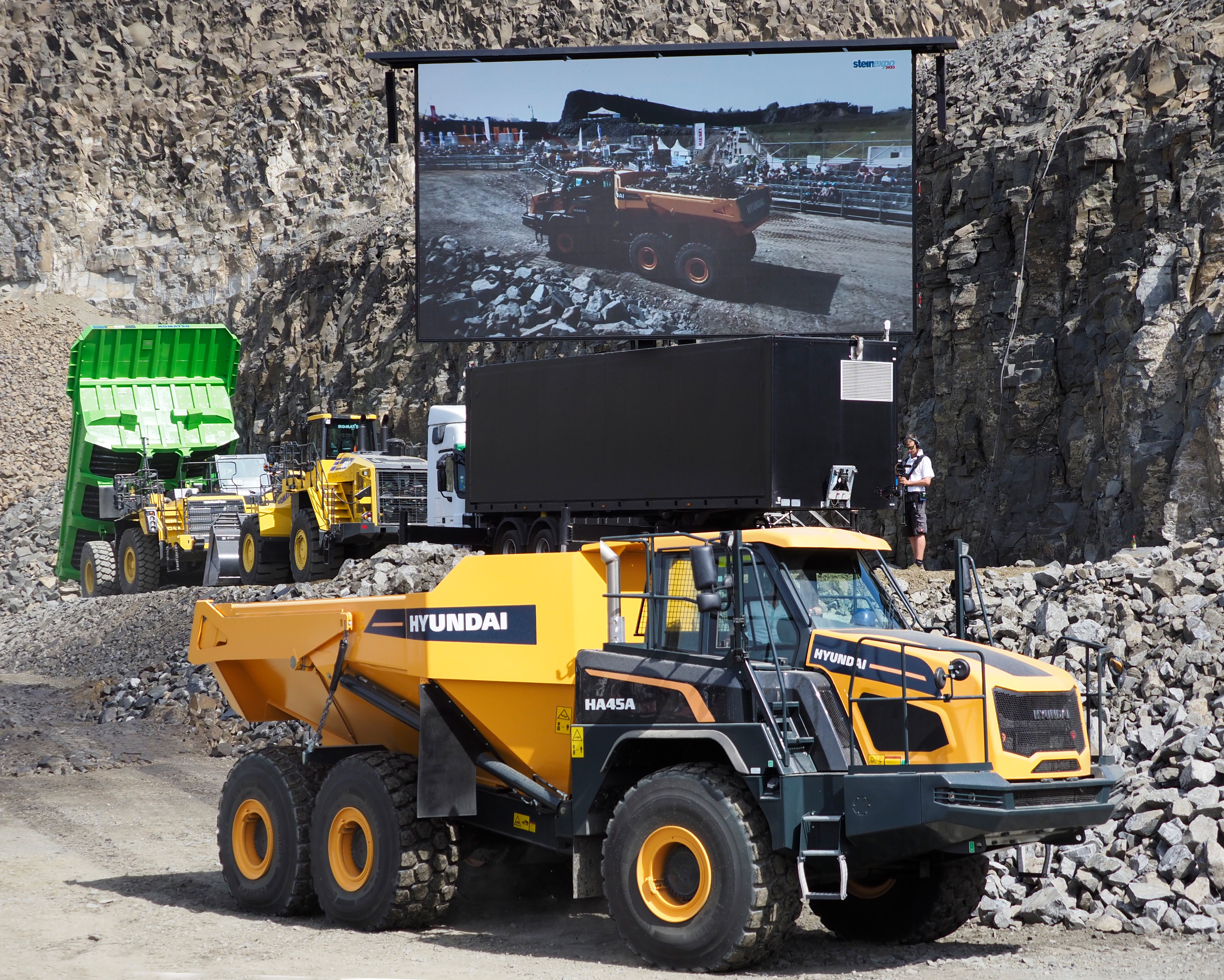 The full picture: The truck-mounted 9.2 x 5.2-meter LED wall ensures nobody misses a thing.