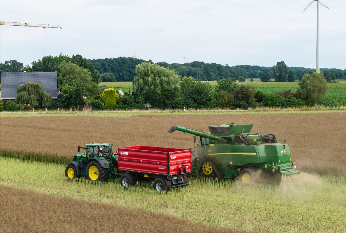 Krampe presents the new FlexBody three-way tippers in single-axle, tandem and turntable versions at Agritechnica.