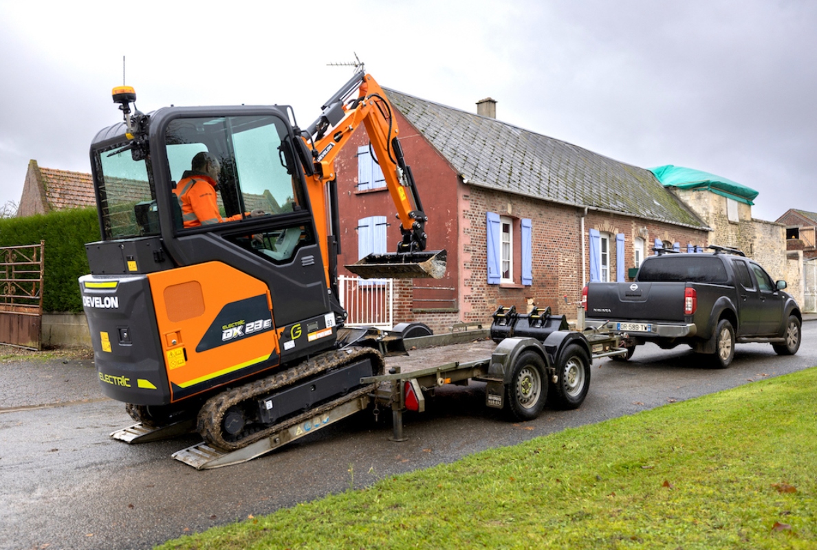 DEVELON Launches New DX23E-7 Electric Mini-Excavator
