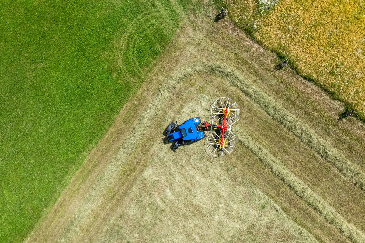 The twin rotor rake with central swath placement ticks all the boxes with the best ground tracking