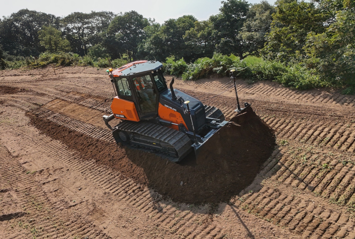 Develon and Leica Geosystems Expand 3D Machine Control Options for DD130-7 Dozer
