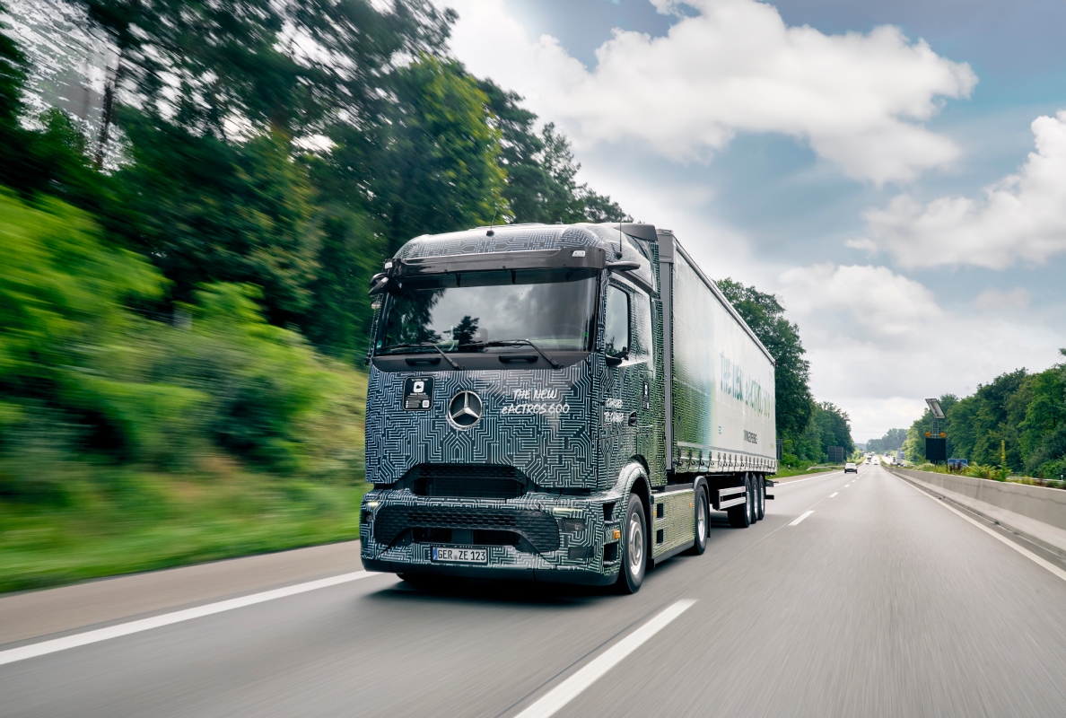 Driving Experience with near-series prototypes of the eActros 600