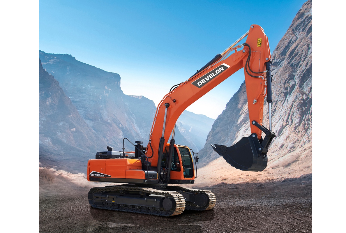 DEVELON excavator and wheel loader to be exported to Angola.