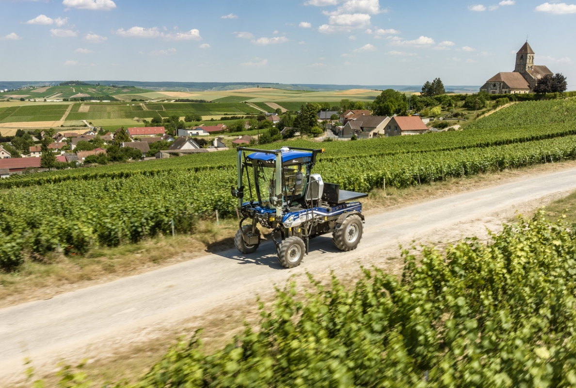 New Holland Straddle Tractor TE6 Range