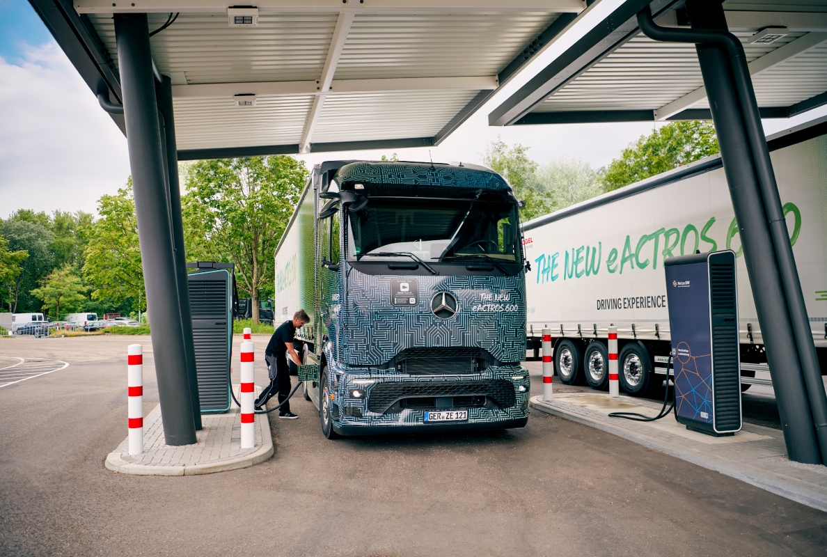 Charging the near-series prototype of the eActros 600