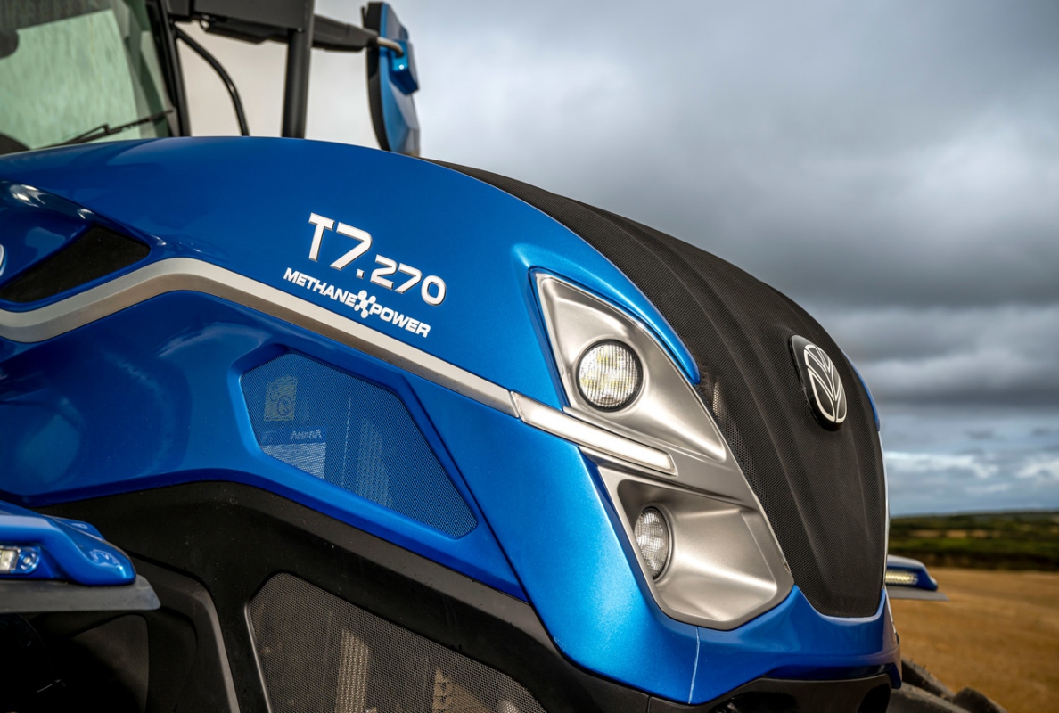 New Holland T7 Methane Power LNG