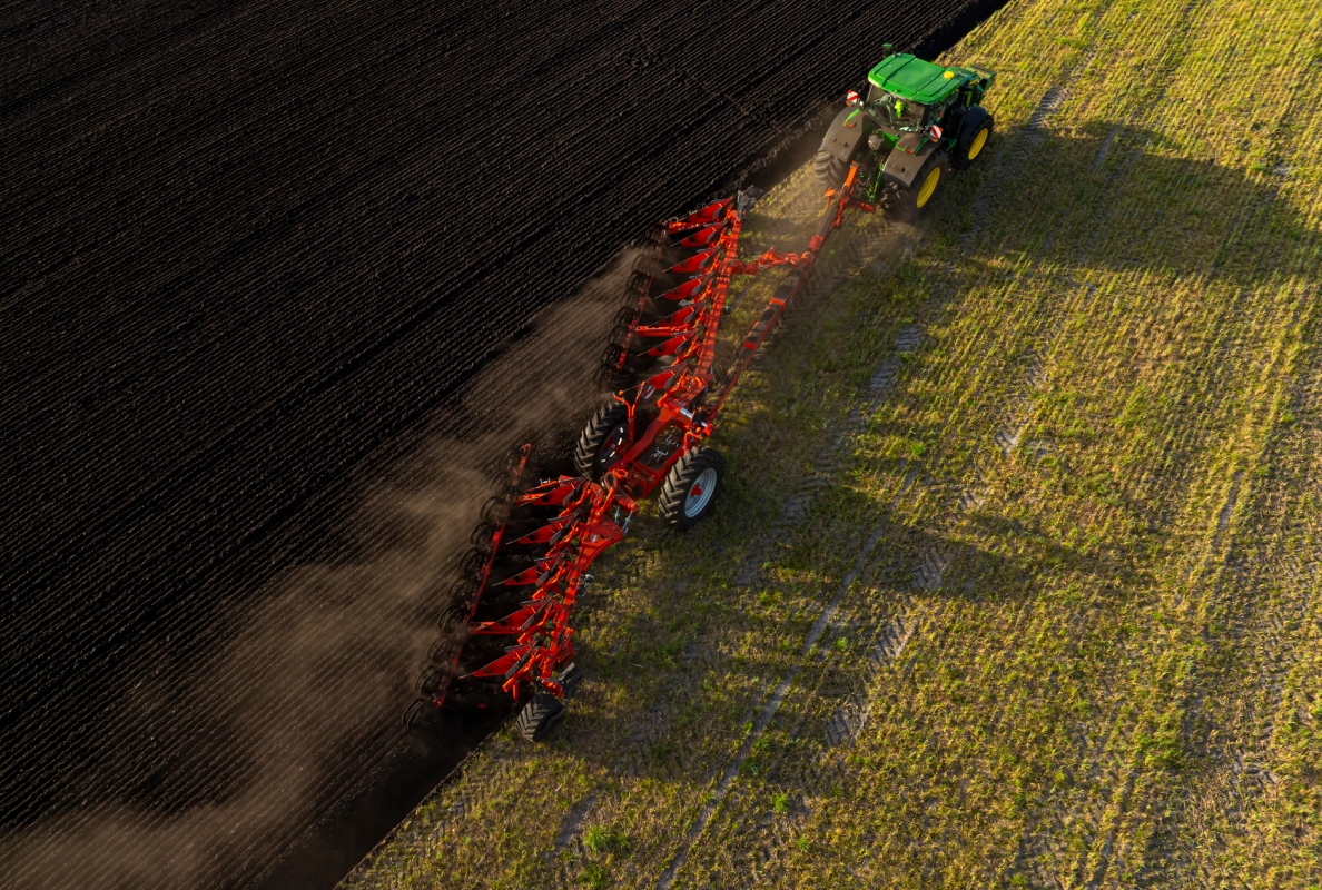 Enter a new dimension with the KUHN MULTI-CHALLENGER XT semi-mounted plough