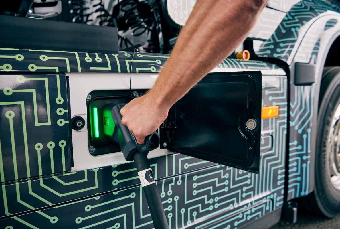 Charging the near-series prototype of the eActros 600