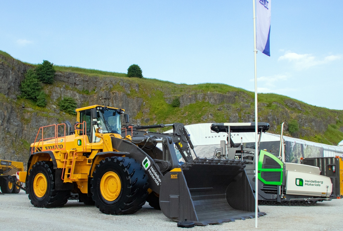 Heidelberg Materials’ rebuilt Volvo L350F wheeled loader takes pride of place at quarrying, construction and recycling exhibition Hillhead 2024.