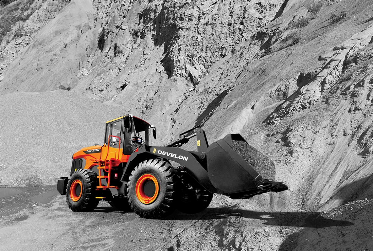 DEVELON excavator and wheel loader to be exported to Angola.