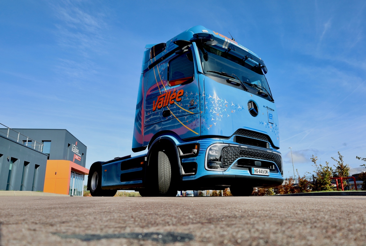 Transports Vallée in France is investing in the future: First Mercedes-Benz eActros 600 and 62 Actros L with ProCabin