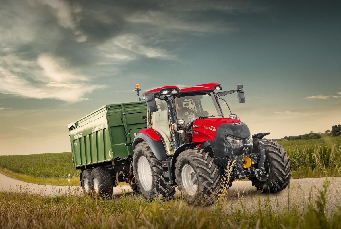 Case IH Vestrum 130 CVXDrive on road