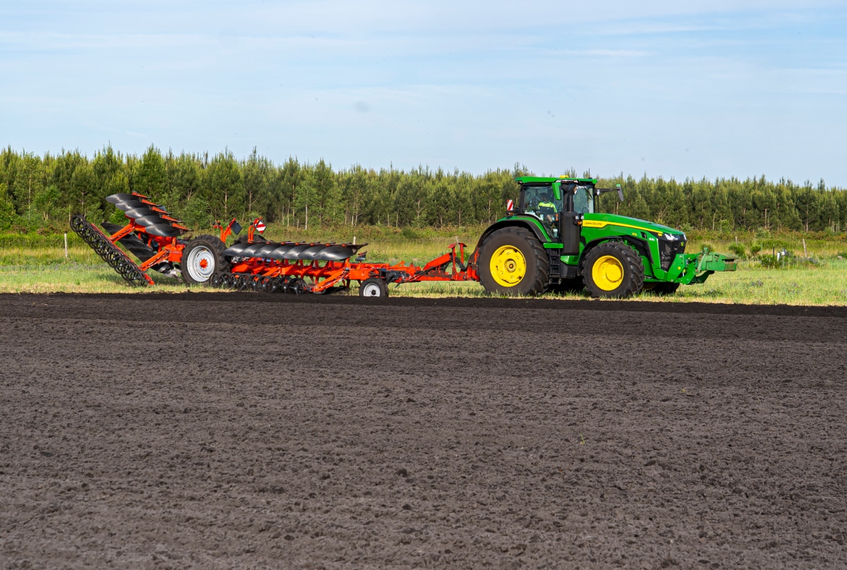 Enter a new dimension with the KUHN MULTI-CHALLENGER XT semi-mounted plough