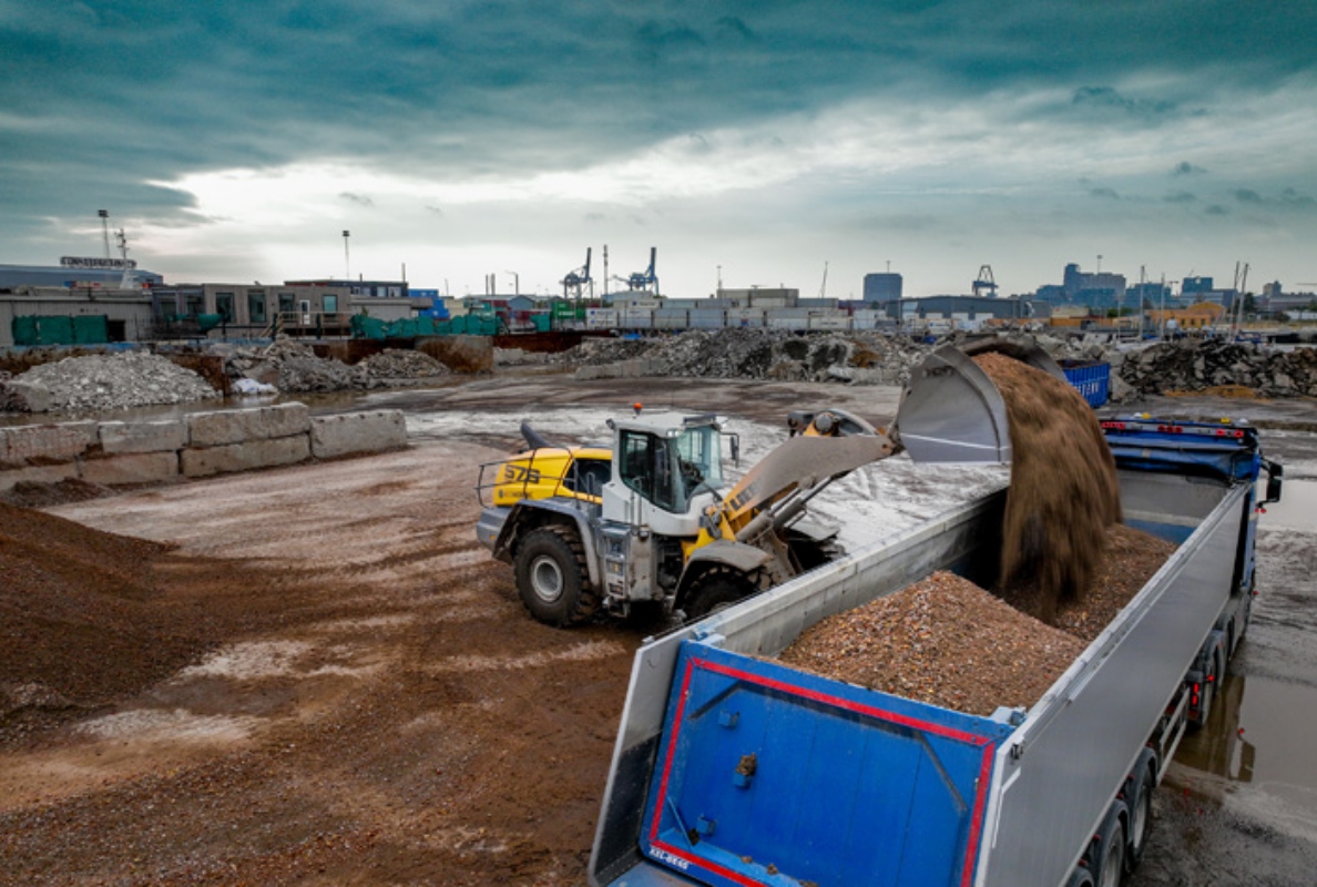 The L 576 XPower® wheel loader is in use at Denmark's leading recycling company RGS Nordic.