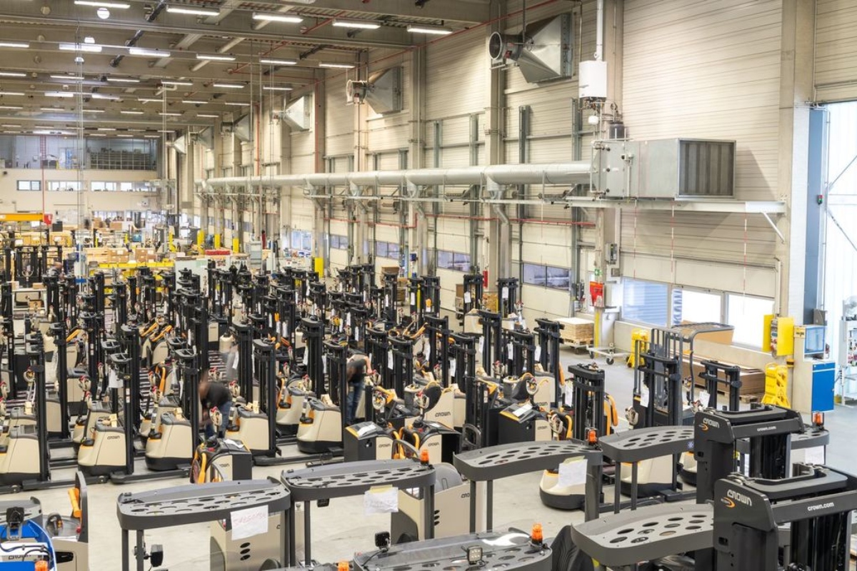 Today in Roding, Crown manufactures a wide range of products across 19 truck series.