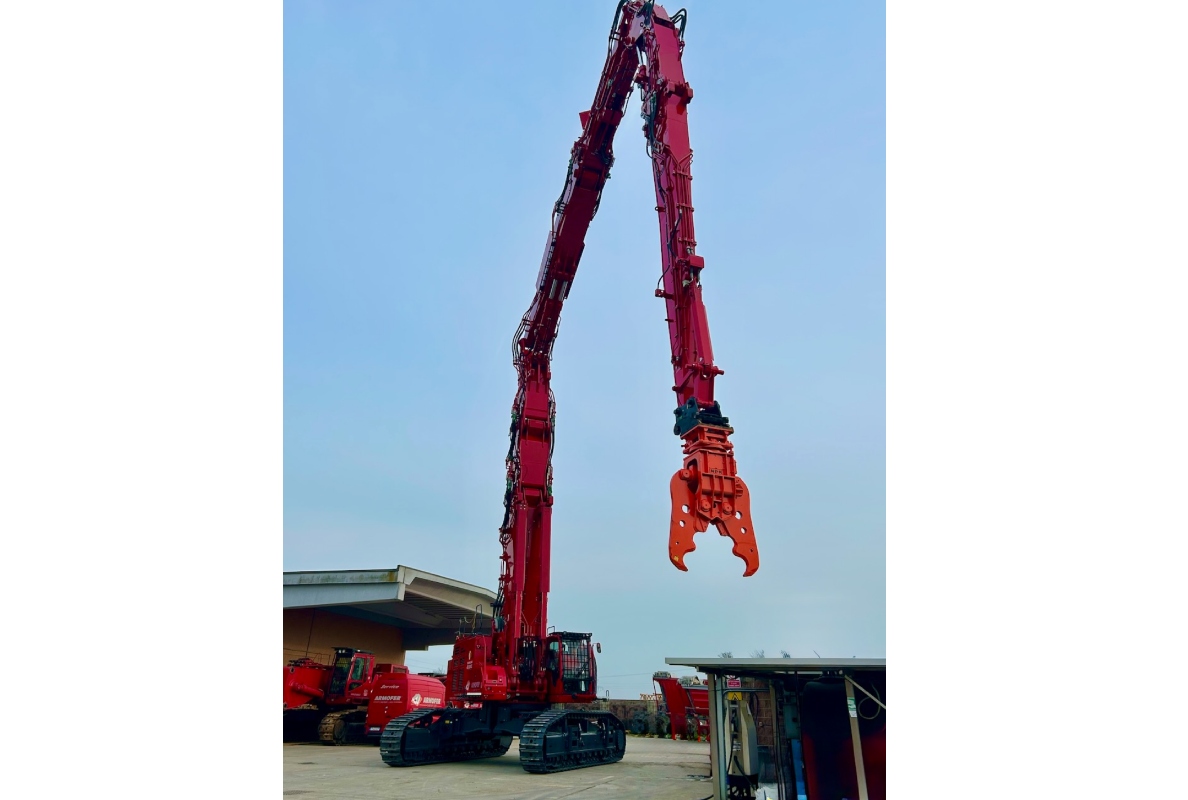 KOBELCO SK1300DLC