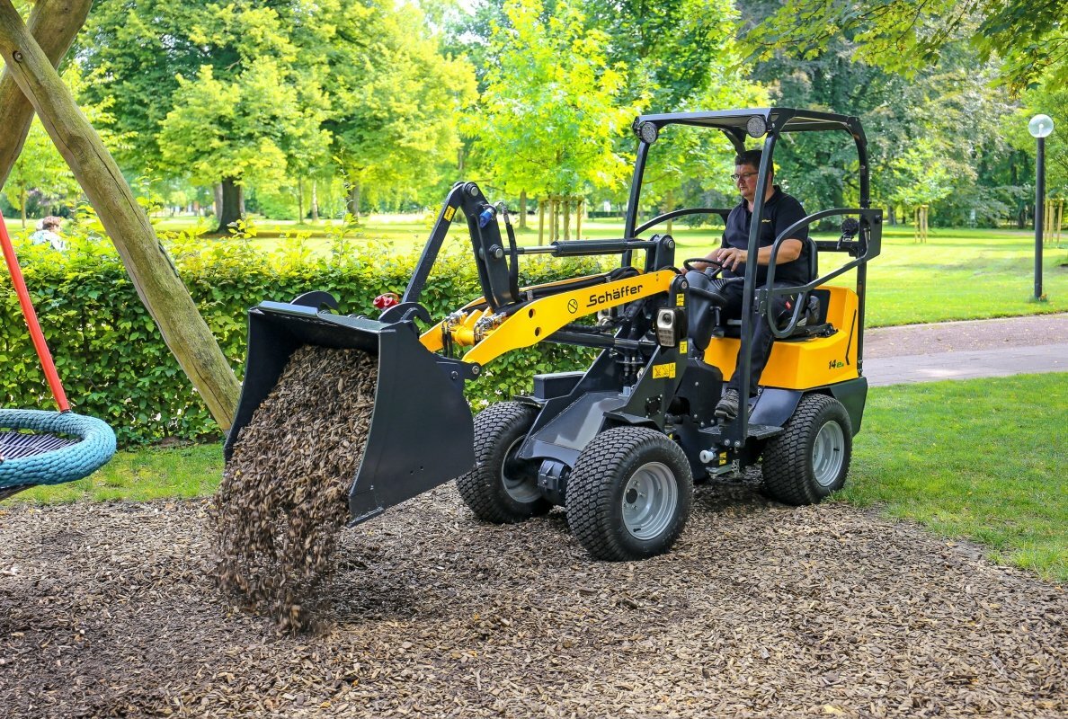 Thanks to its quiet and emission-free electric motor drive, the new Schäffer 14e is ideal for working in sensitive areas.