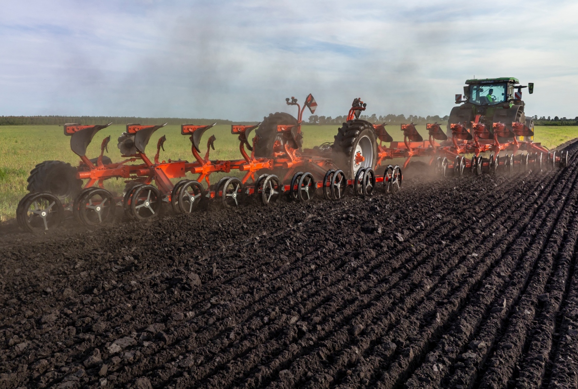 Enter a new dimension with the KUHN MULTI-CHALLENGER XT semi-mounted plough