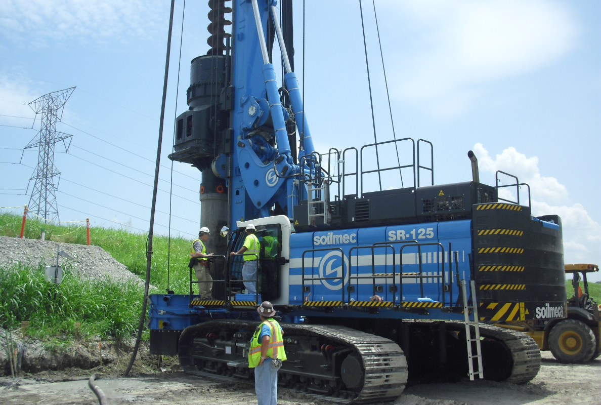 Soilmec SR-125 CSP with workers