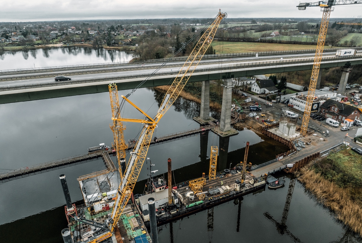 A Liebherr LR 1250 crawler crane, manufactured in Nenzing (Austria) made the assembly possible.