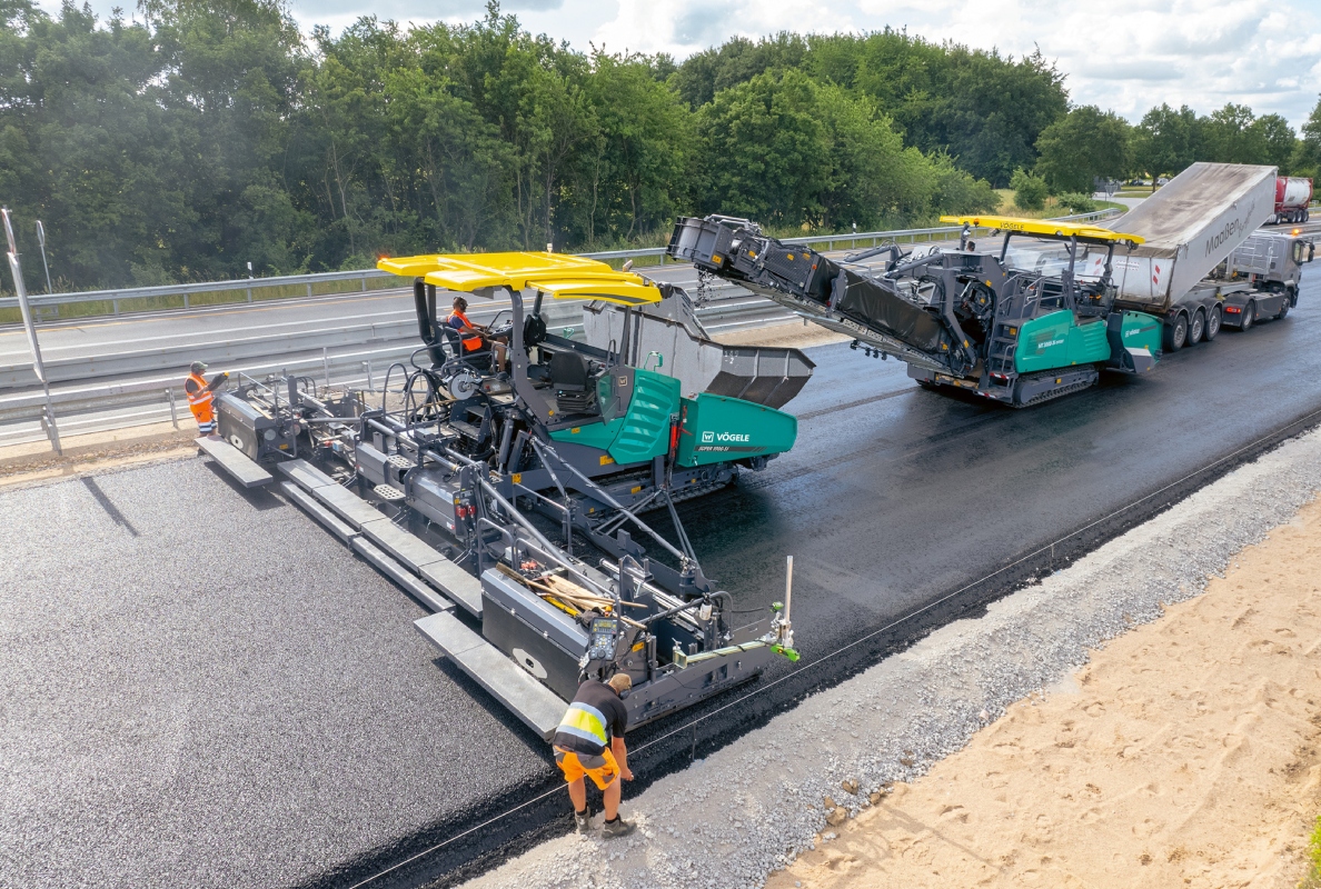 The high-performance SUPER 1900-5(i) Highway Class paver is designed for paving applications on motorways or other challenging large-scale infrastructure projects.