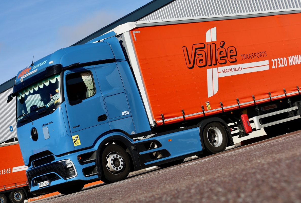 Transports Vallée in France is investing in the future: First Mercedes-Benz eActros 600 and 62 Actros L with ProCabin