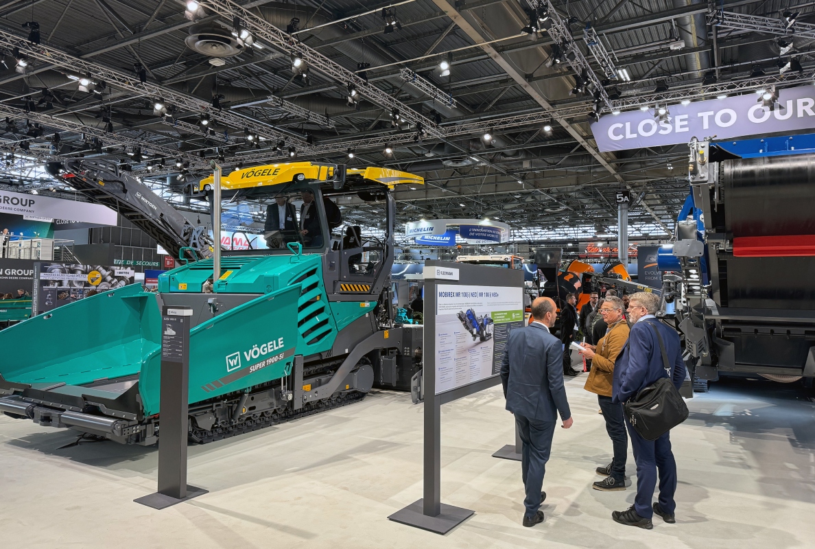The high-performance SUPER 1900-5(i) Highway Class paver is designed for paving applications on motorways or other challenging large-scale infrastructure projects.