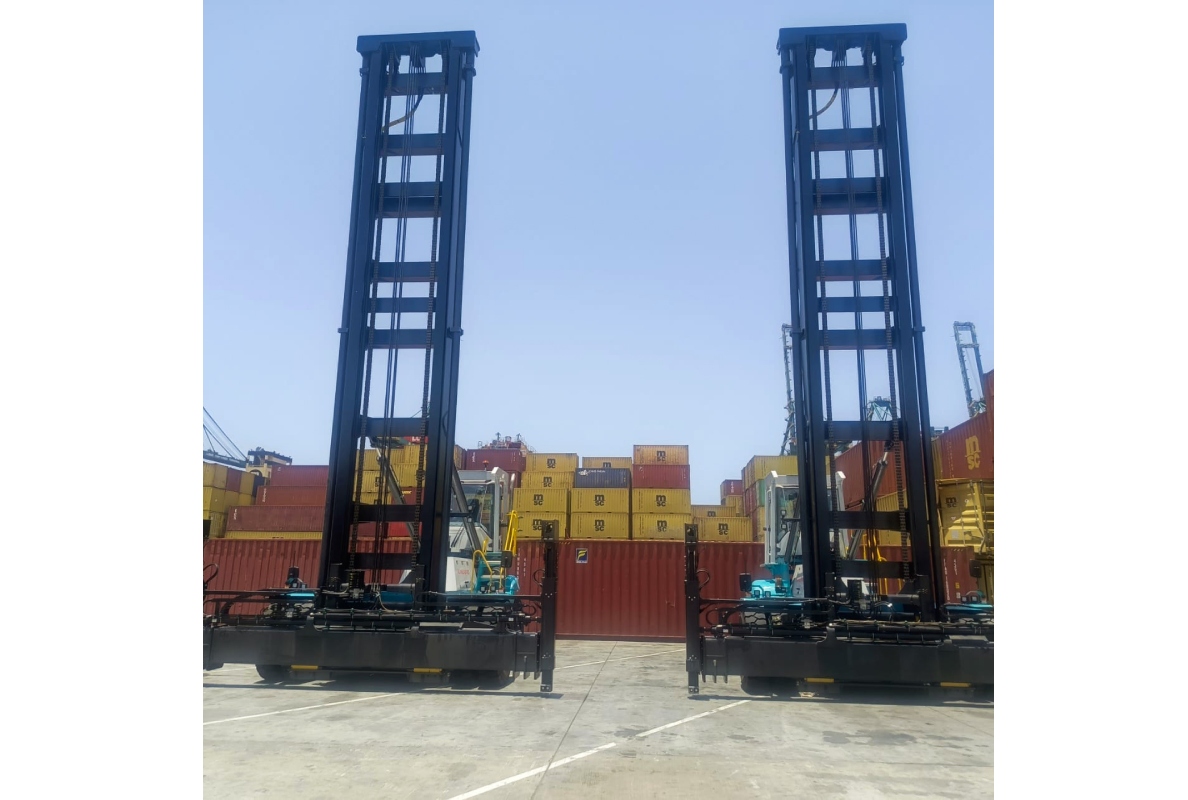Togo container terminal expands its Konecranes fleet with nine lift trucks