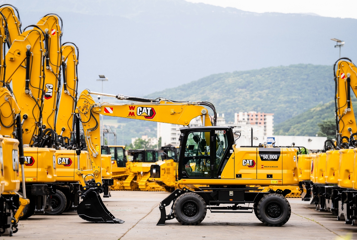 The 50,00th Cat Wheel Excavator celebratory unit presented to Wolff & Müller Holding GmbH & Co. KG.