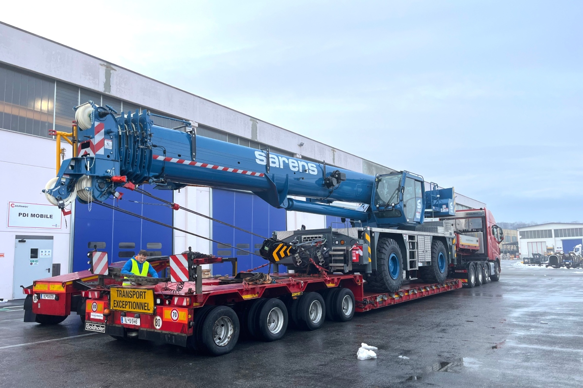 Transport of rough-terrain crane