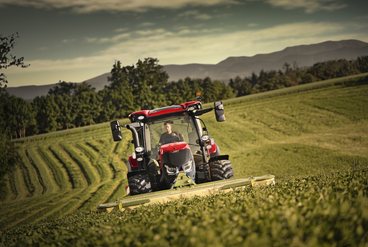 Case IH Vestrum 130 CVXDrive on field