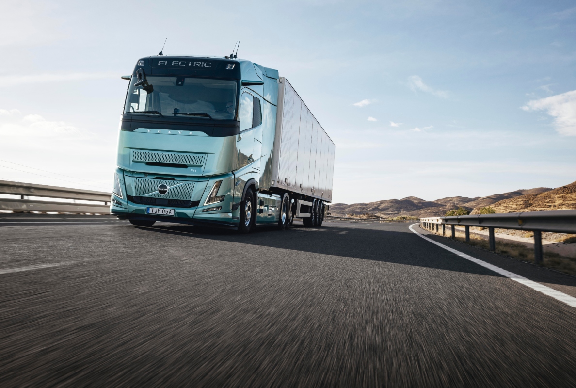 Volvo Trucks launches new electric trucks with improved performance and ranges of up to 700 km – a new benchmark for electric heavy-duty trucks.