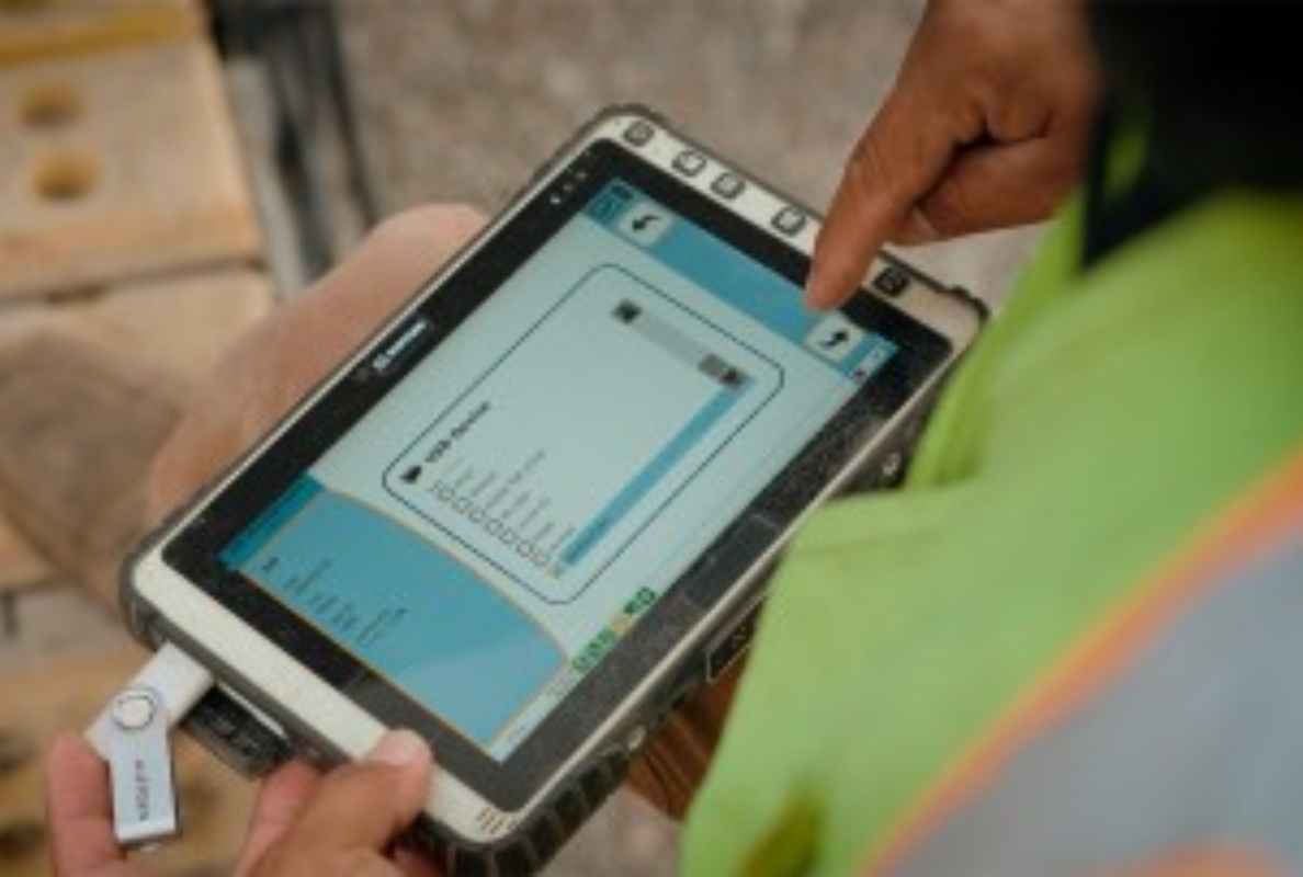 The software calculates an ideal, virtual stringline from the measured points.