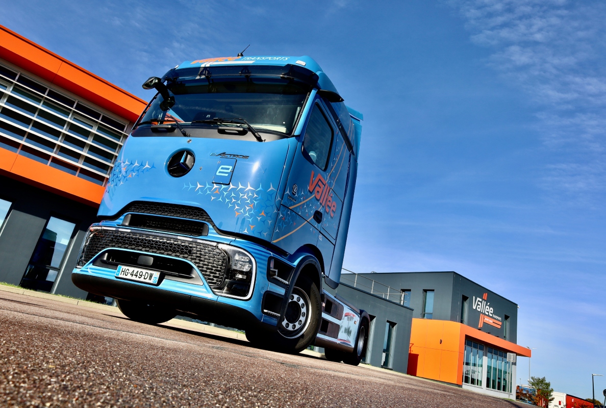 Transports Vallée in France is investing in the future: First Mercedes-Benz eActros 600 and 62 Actros L with ProCabin
