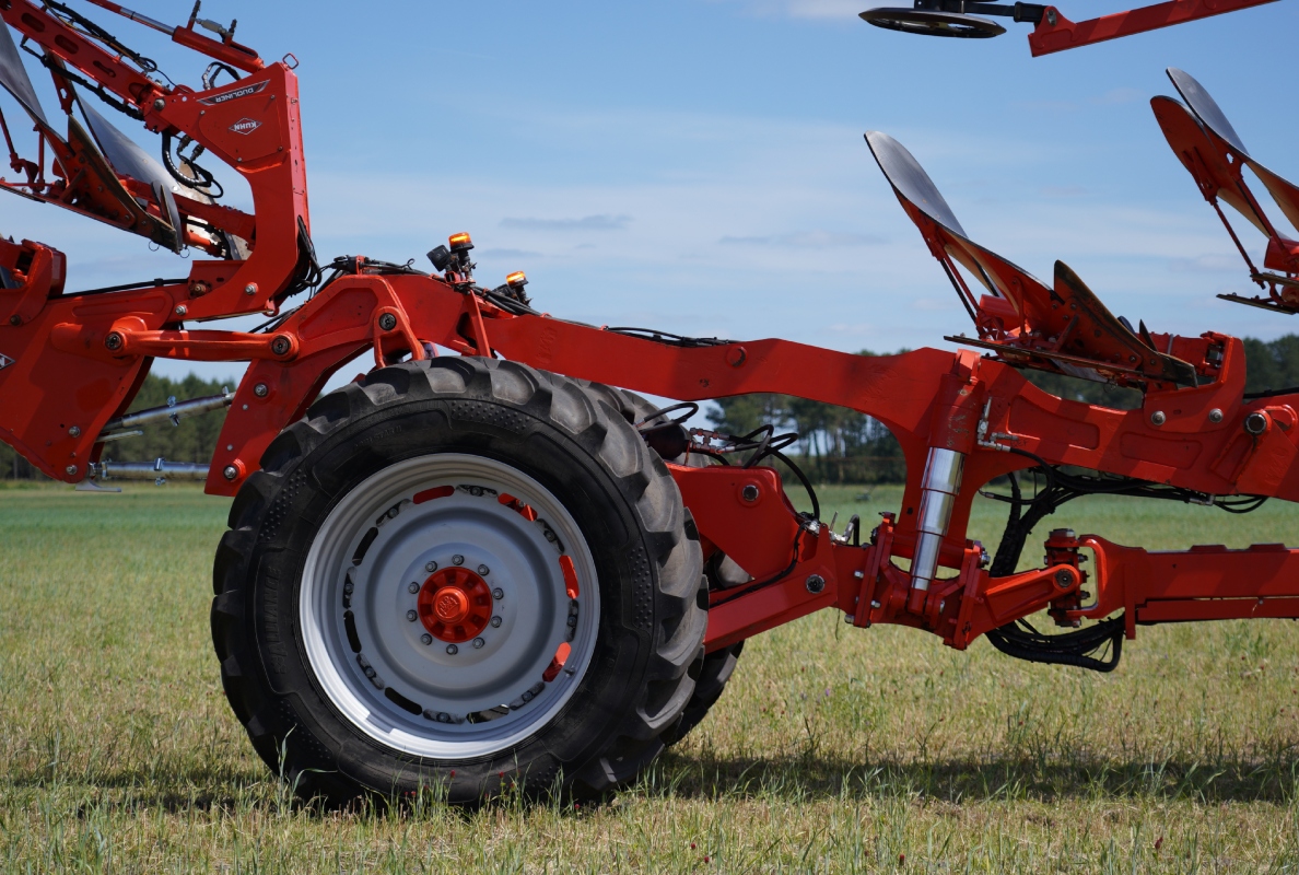 Enter a new dimension with the KUHN MULTI-CHALLENGER XT semi-mounted plough