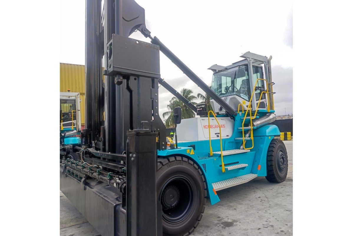 Togo container terminal expands its Konecranes fleet with nine lift trucks