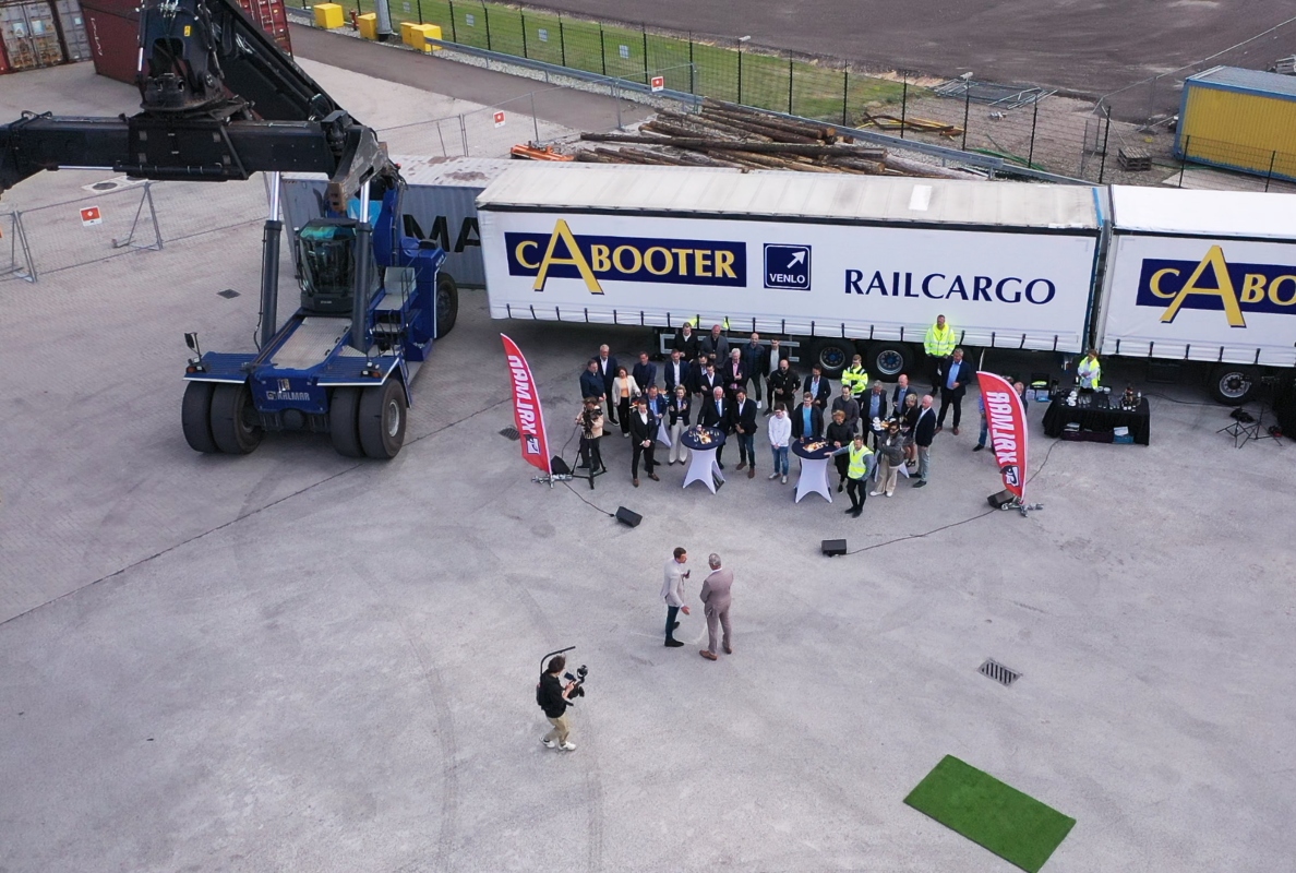 Kalmar hands over its first fully electric reachstacker to Cabooter Group