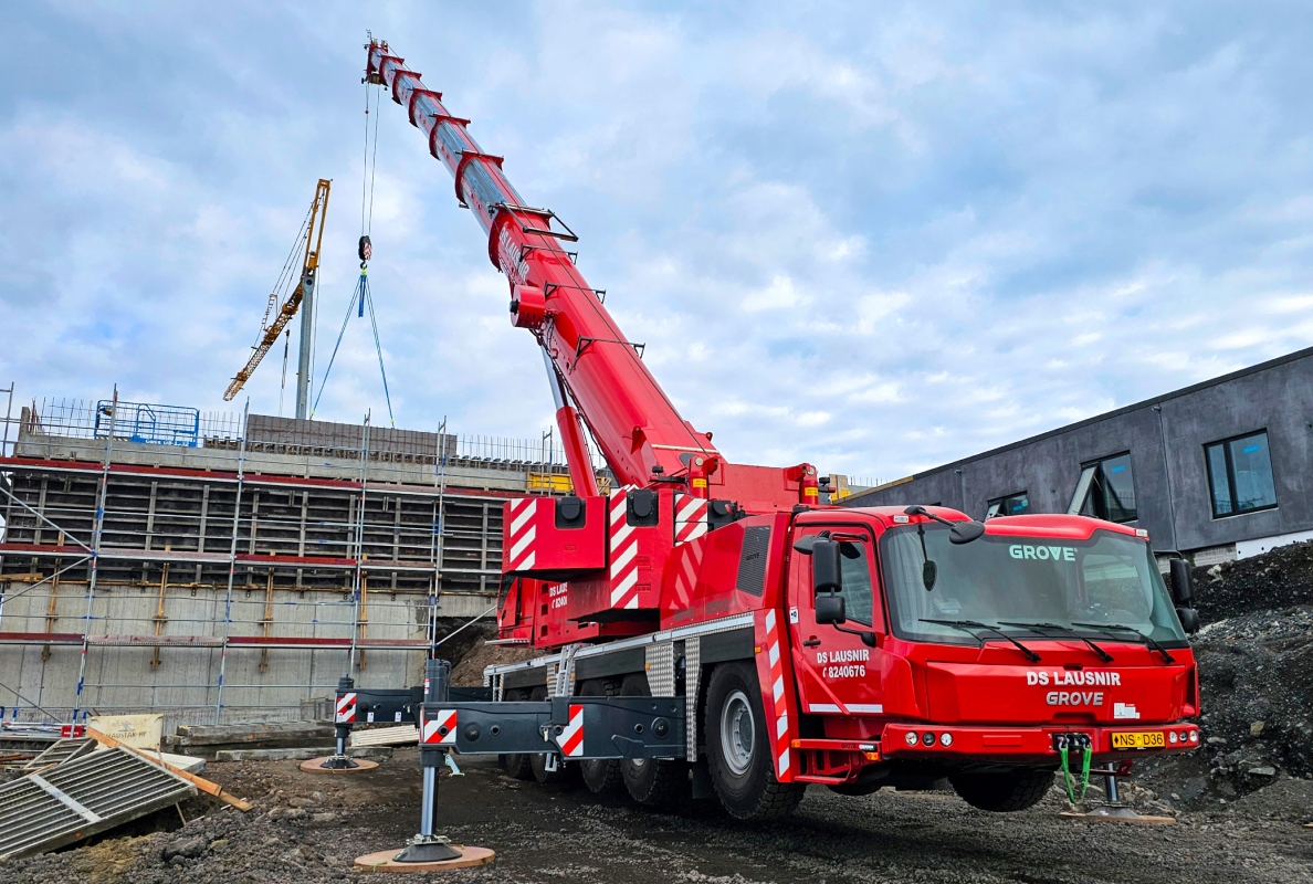 Additional features on the cranes include winter tires, auxiliary heaters for both the upper and lower cabs, and LED front and work lights to ensure optimal visibility in low-light conditions.