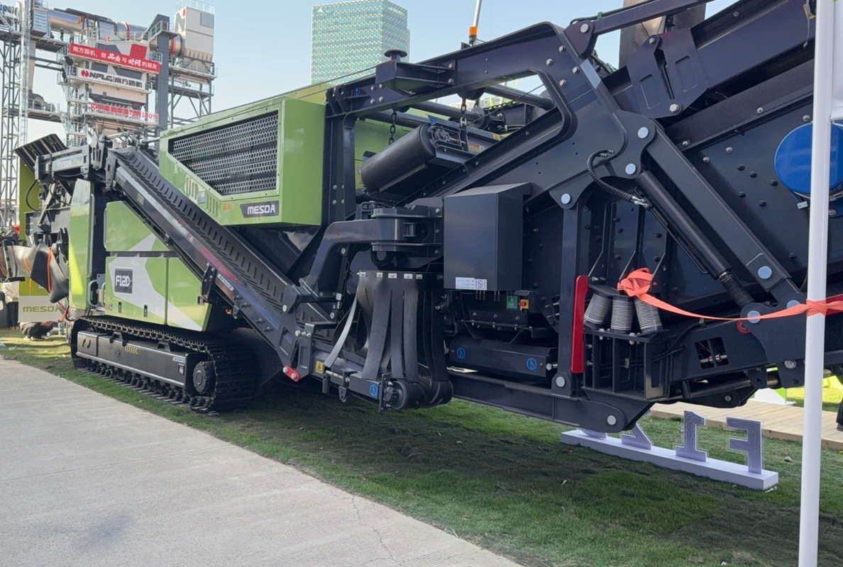 The F12 impresses with its high reduction capacity and innovative features such as the active double-deck pre-screen.