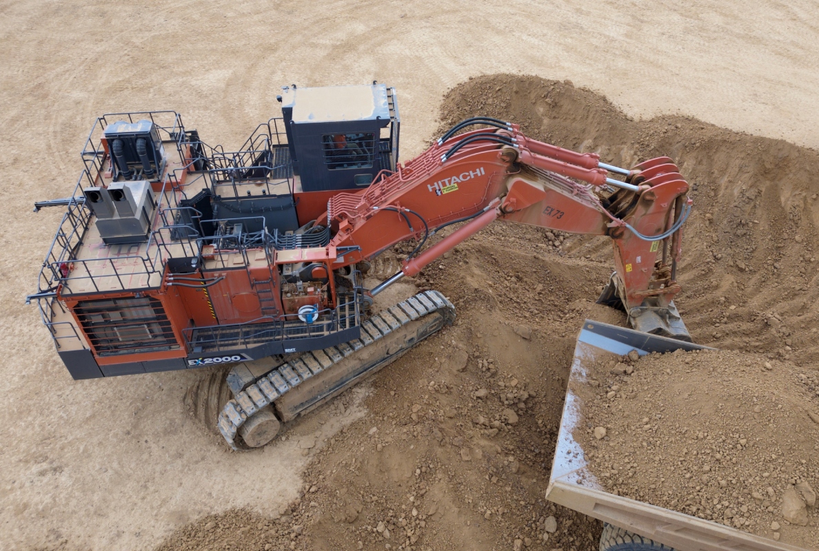 The first Hitachi EX2000-7 excavator in Ghana sets the standard in mining