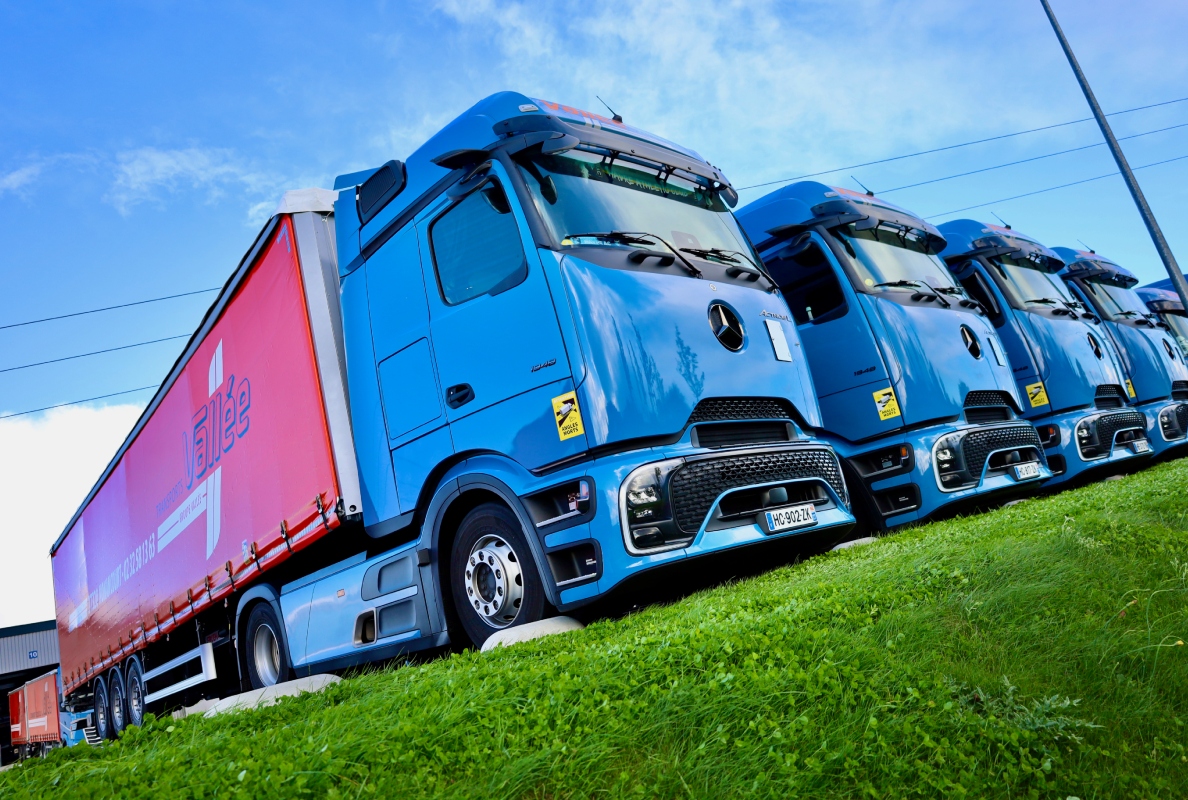 Transports Vallée in France is investing in the future: First Mercedes-Benz eActros 600 and 62 Actros L with ProCabin