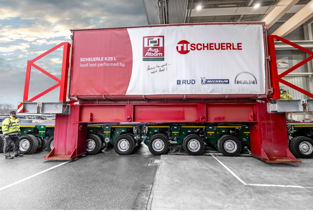 Maximum transport safety with RUD – The special RUD chains and lashing points ensure exceptionally strong and secure load securing.