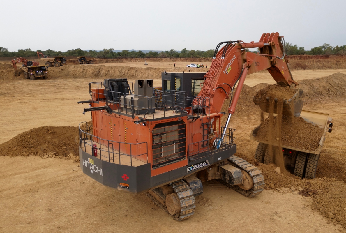 The first Hitachi EX2000-7 excavator in Ghana sets the standard in mining