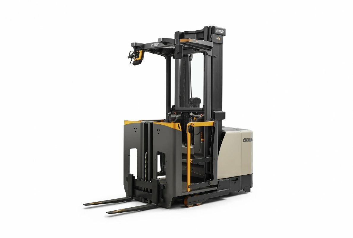 Crown's SP 1500 series sets new standards in high rack order picking.